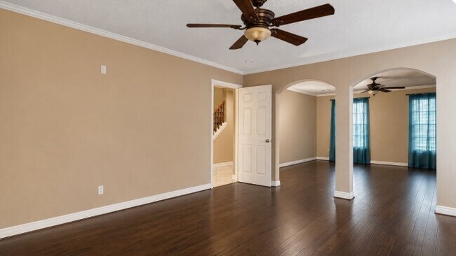 Building Photo - 803 Hennessey Dr