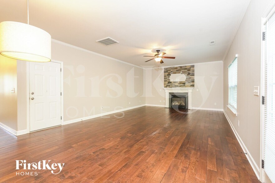 Building Photo - 264 Water Mill Rd