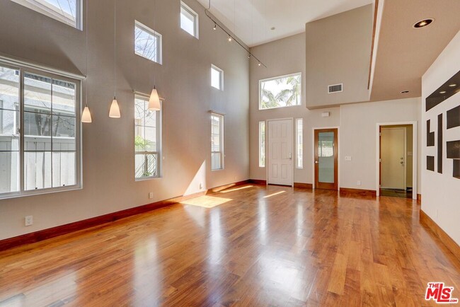 Building Photo - 3145 White Cedar Pl