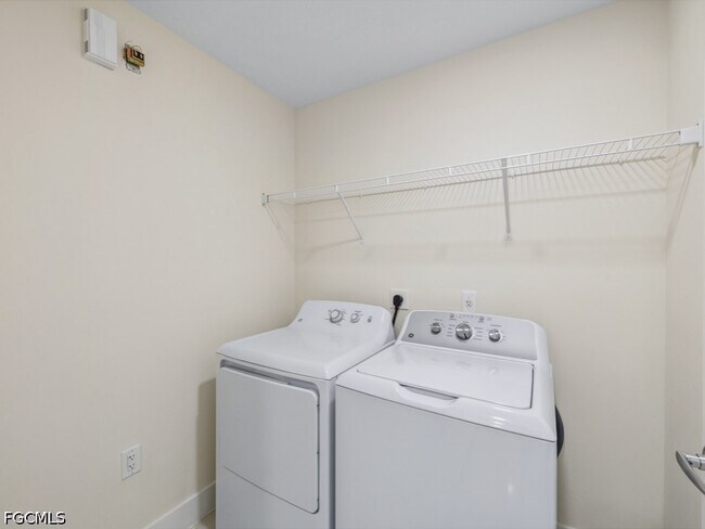 Building Photo - 26589 Rosewood Pointe Dr