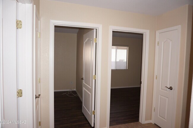Building Photo - 2201 S St Suzanne Dr