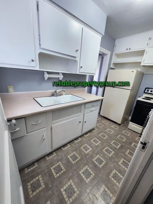Building Photo - New Listing!!