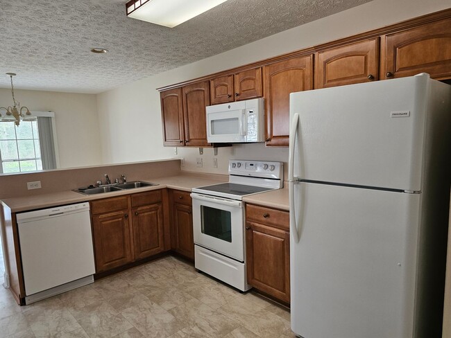 Building Photo - Beautiful 3 bedroom, 2 bath duplex with two car garage. - NO PETS