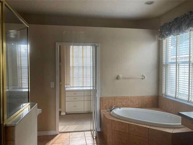 Building Photo - 7205 Colonial Lake Dr