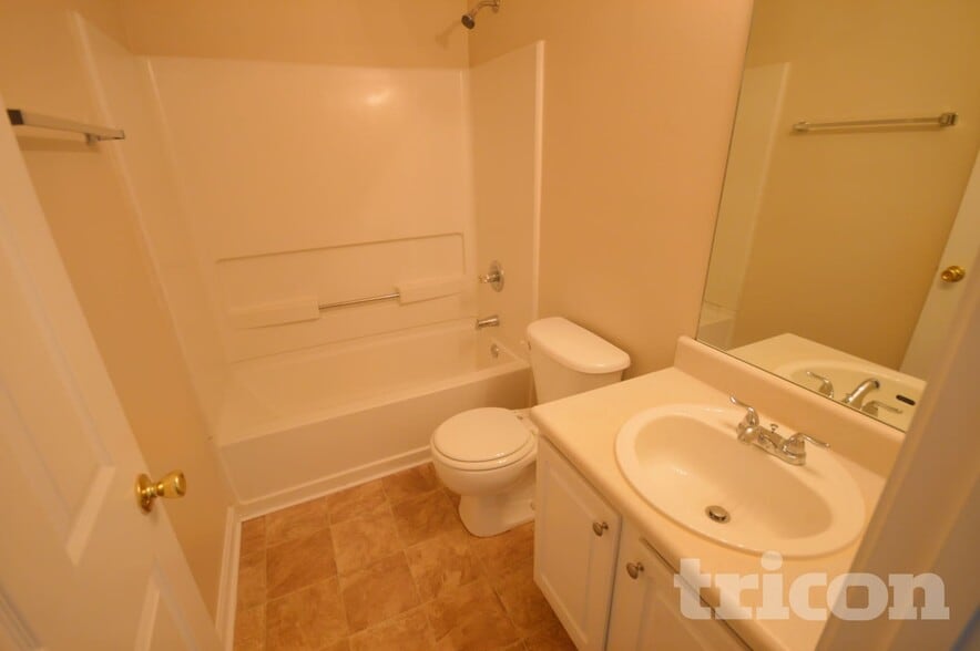 Building Photo - 45 Creekview Blvd