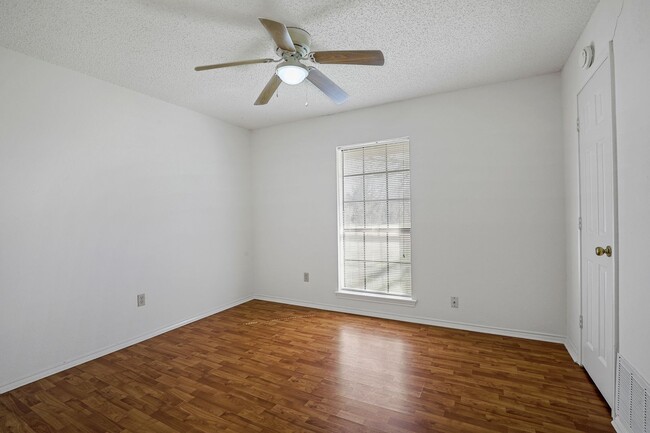 Building Photo - 223 E Pritchard Ln