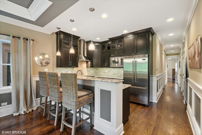 Building Photo - 1022 W Diversey Pkwy