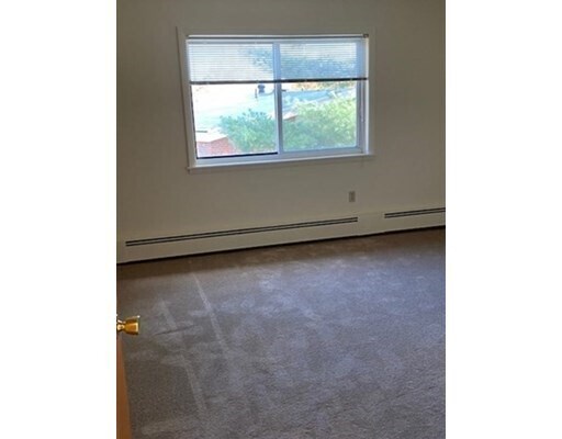 Building Photo - 5 Lakeview Gardens