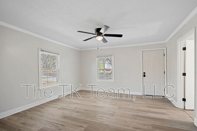 Building Photo - 1337 N Rhyne St