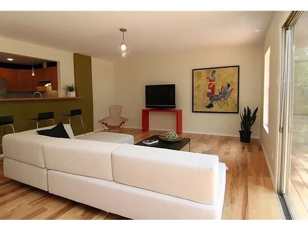 Building Photo - 1403 Corona Dr