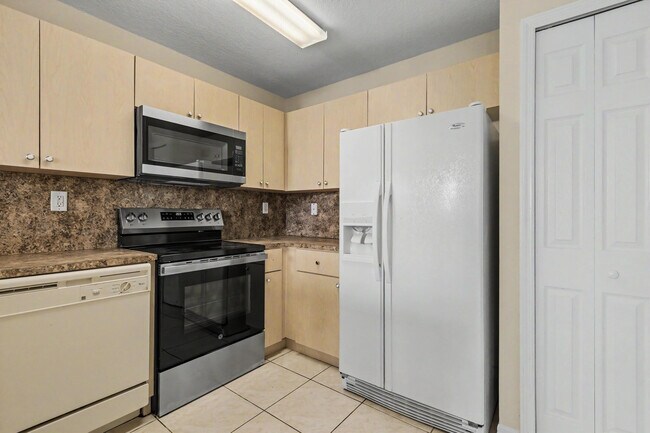 Building Photo - 626 SW 106th Ave