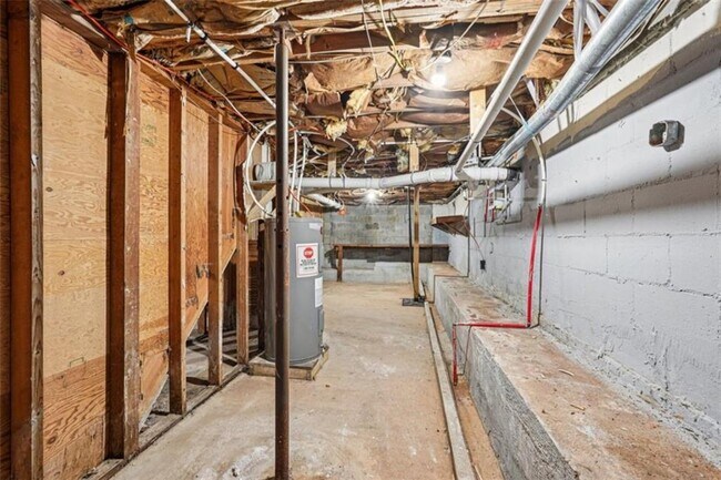 Building Photo - 172 Meador Way SE