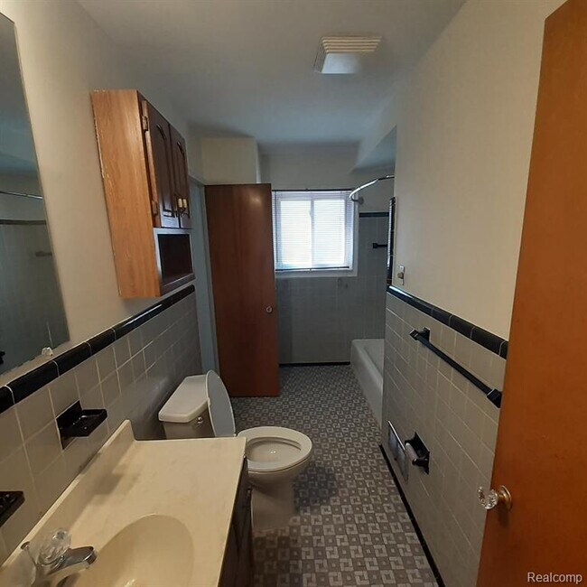 Building Photo - 4938 Roosevelt Blvd