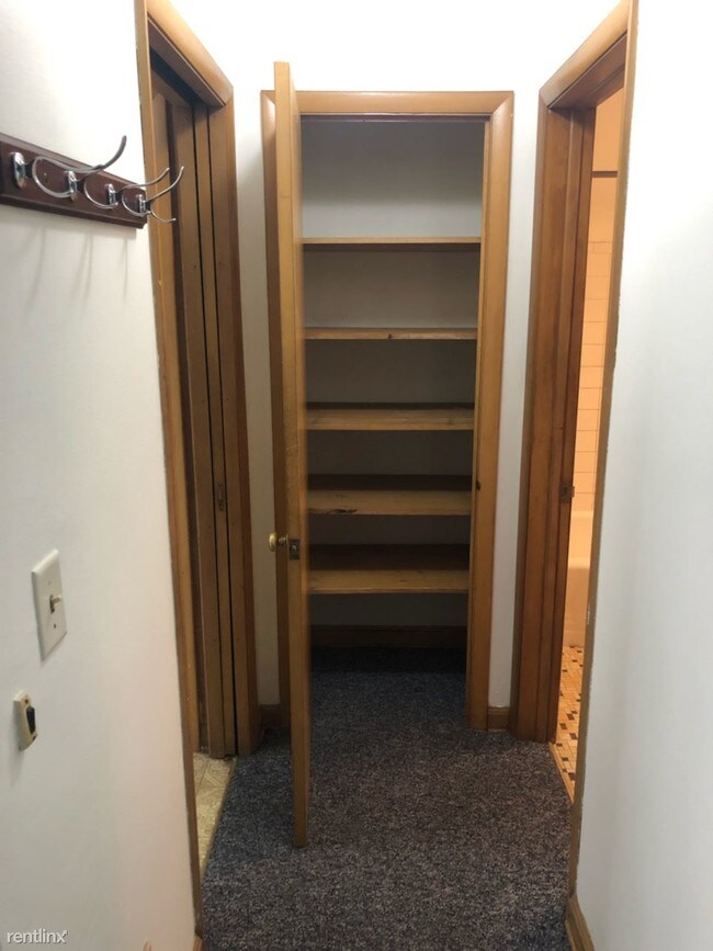 Building Photo - 4215 W Martin Dr