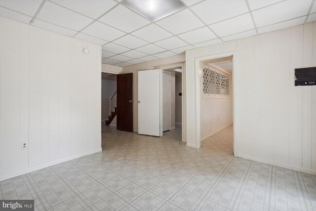 Building Photo - 8501 Canterbury Dr