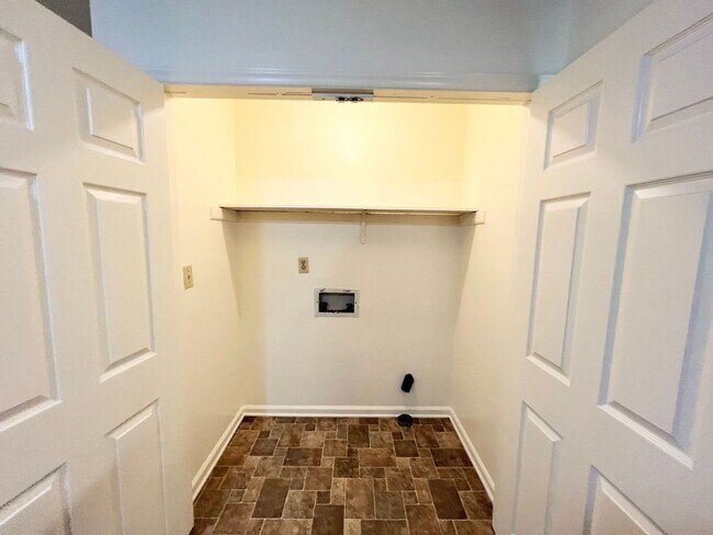 Building Photo - Three-Bedroom, Two Bathroom at Hill Street Duplex