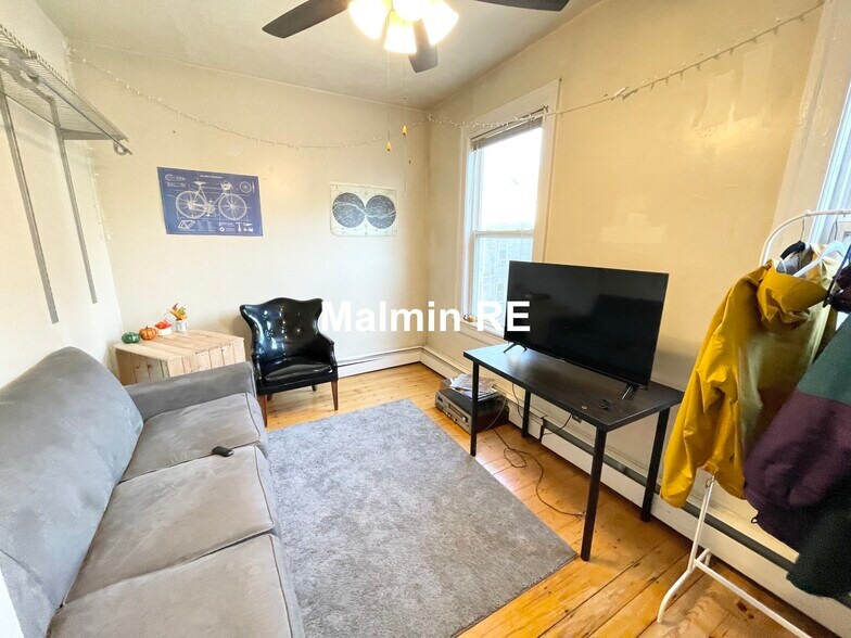 Building Photo - 19 Sachem St