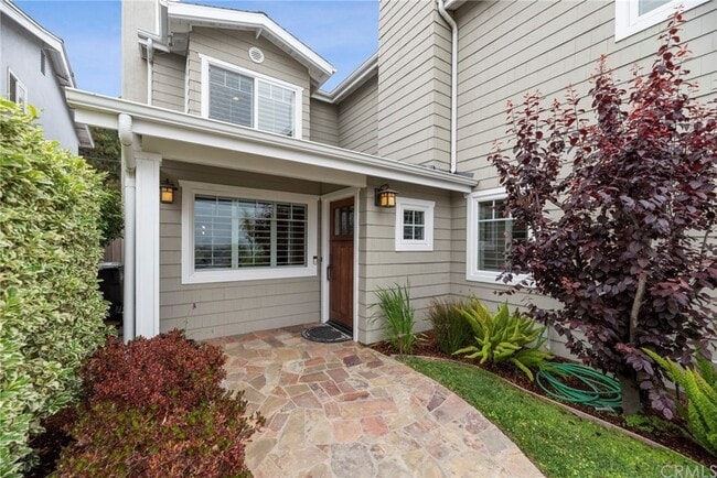 Building Photo - 730 N Paulina Ave