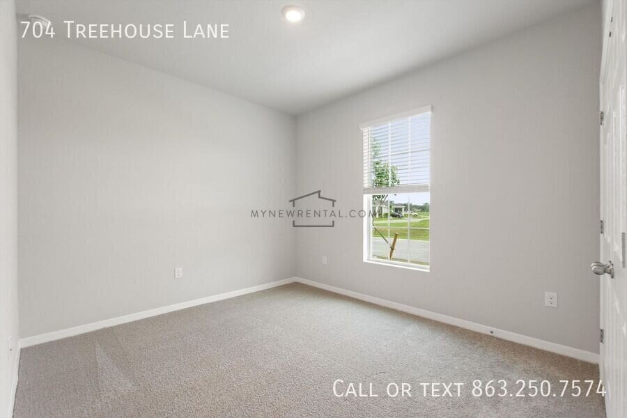 Building Photo - 704 Treehouse Ln