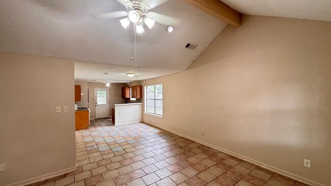 Building Photo - 1114 Un Vly Dr