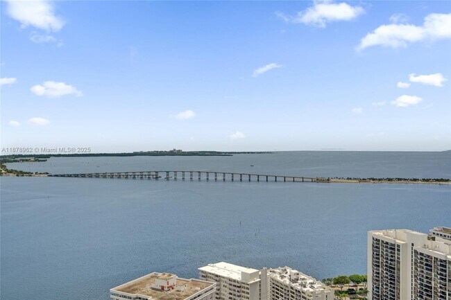 Building Photo - 1300 Brickell Bay Dr