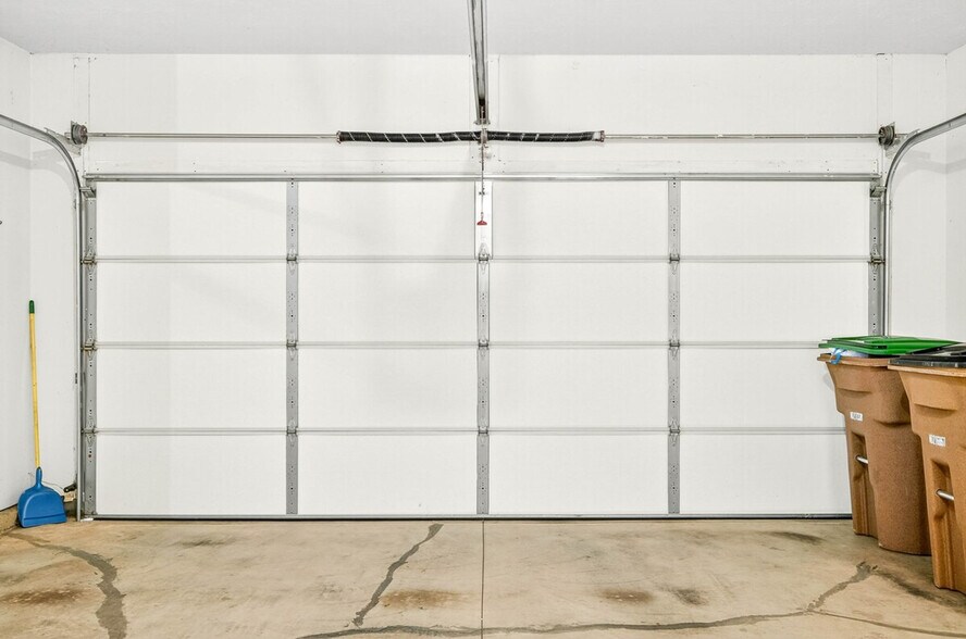 Building Photo - 4663 Bayview Dr