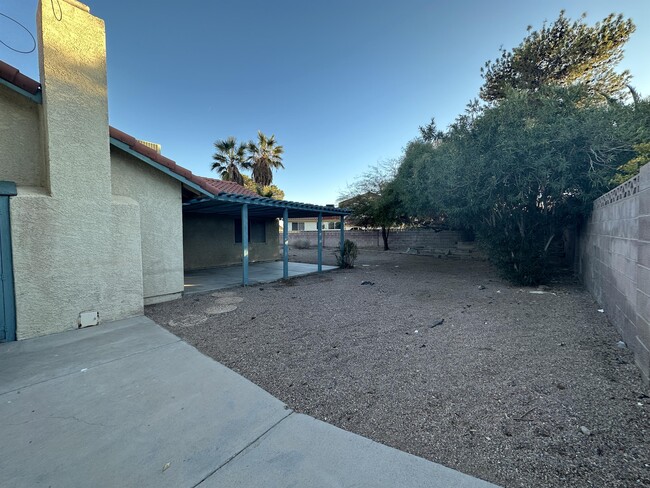 Building Photo - 8745 Isola Dr