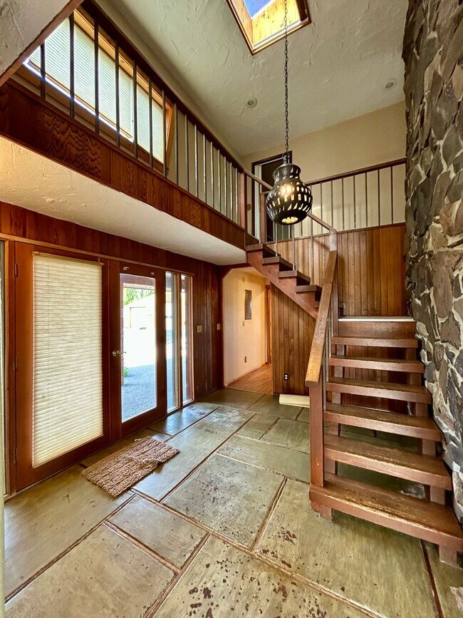 Building Photo - 3 Bedroom Home on Two Acres
