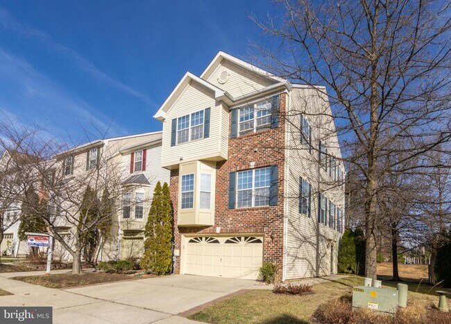 Building Photo - 2715 Summers Ridge Dr