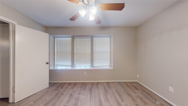 Building Photo - 2331 Barrington Pl Dr