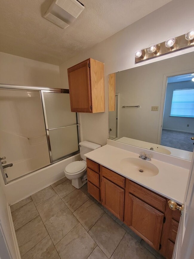 Building Photo - College Station - 3 Bedrooms / 2 baths four plex downstairs unit.