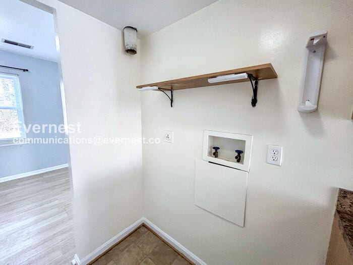 Building Photo - 1246 Thomas Jefferson Pl