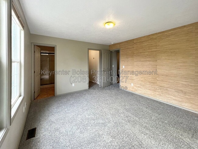 Building Photo - 5000 S Deselm Way