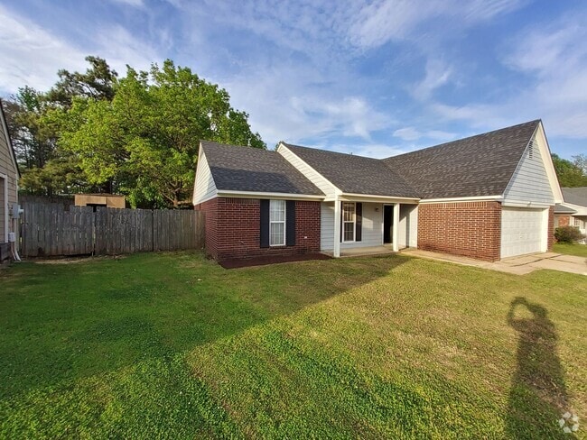 Building Photo - 10770 Oak Leaf Dr