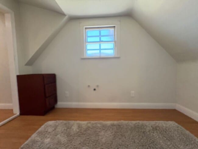 Building Photo - Charming 2 Bedroom Upstairs Unit in the He...