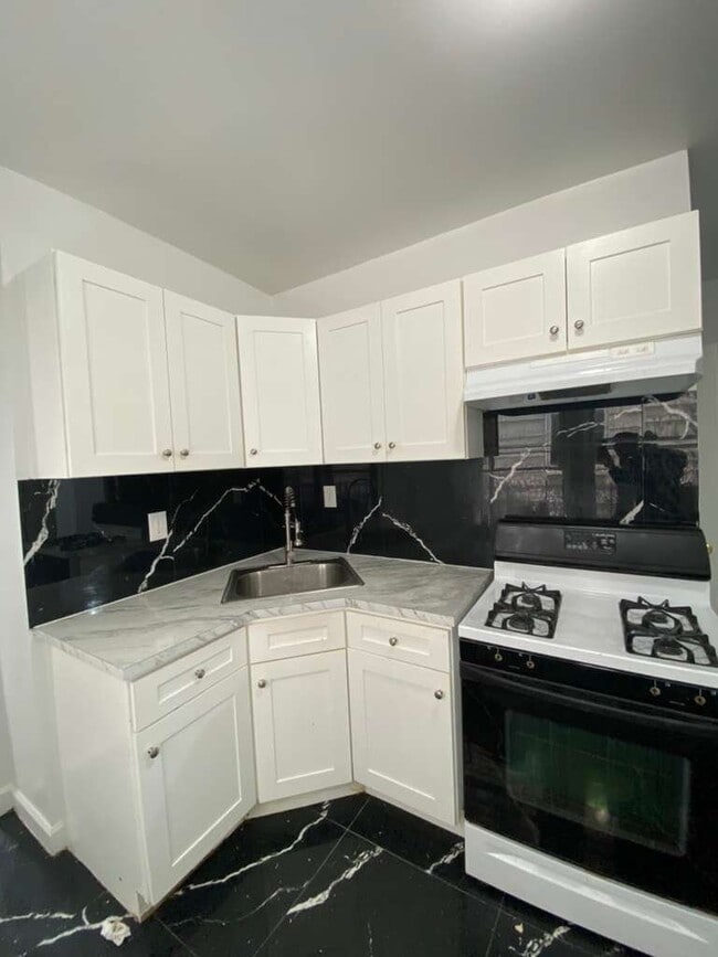 Building Photo - 26 Mulberry St