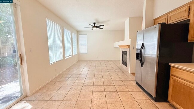 Building Photo - 1023 Vista Pointe Cir