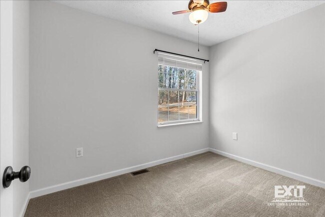 Building Photo - Welcome To This Smart 3 Bedroom, 1.5 Bath Home in Clarksville, VA!