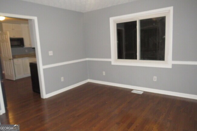 Building Photo - 1105 Hampton Rd