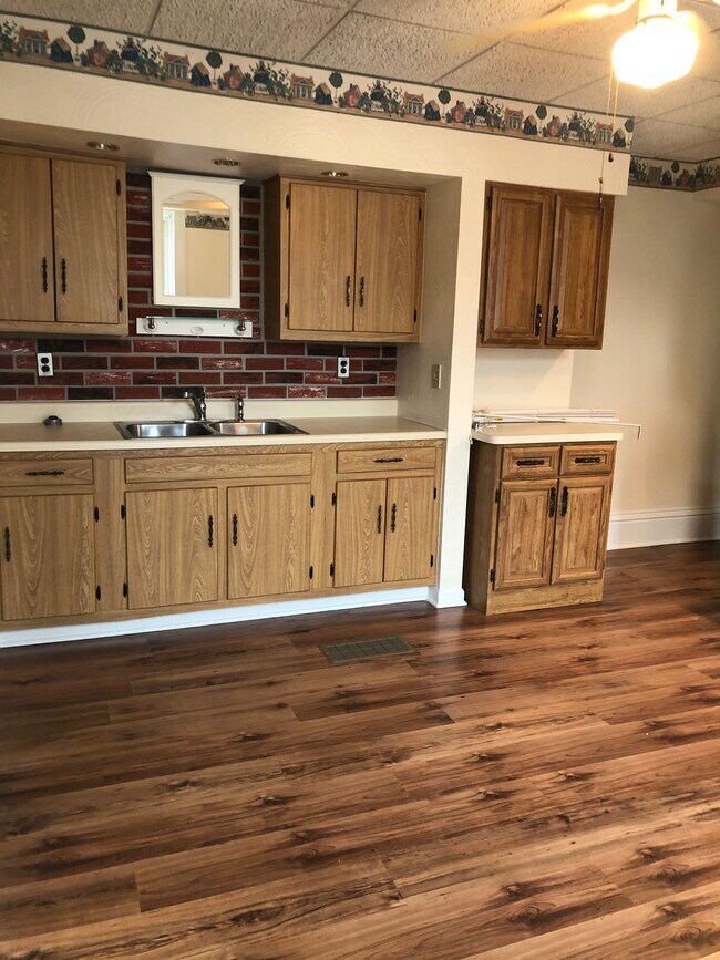 Building Photo - 812 Marshall St