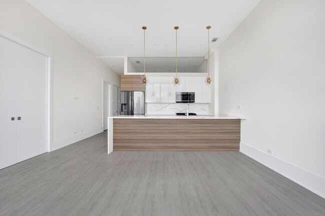 Building Photo - 2400 W Wabansia Ave