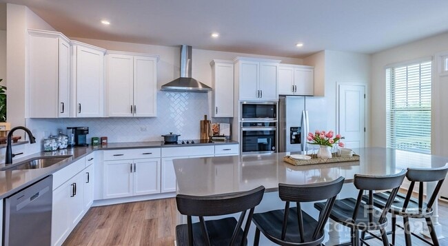 Building Photo - 2635 W Trade St