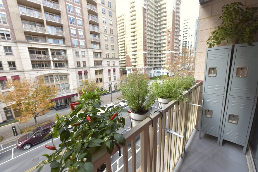 Building Photo - 880 N Pollard St