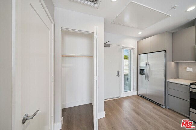 Building Photo - 1223 Hayworth Ave