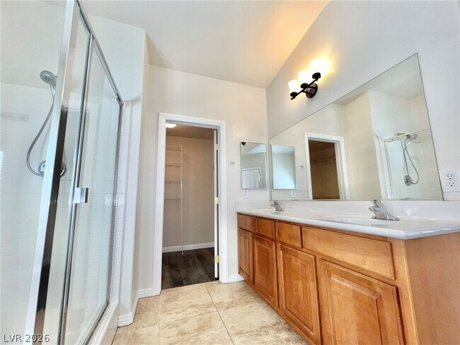 Building Photo - 5014 Tunnel Falls Dr
