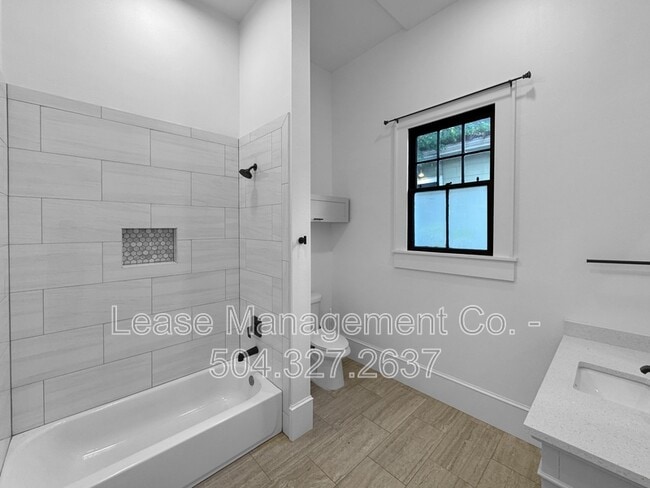 Building Photo - 330 Seguin St