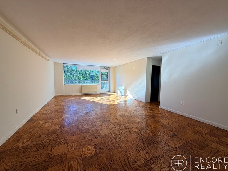 Primary Photo - 80 Monmouth St