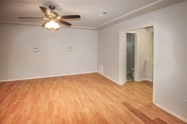 Building Photo - 10534 Huntington Wood Dr