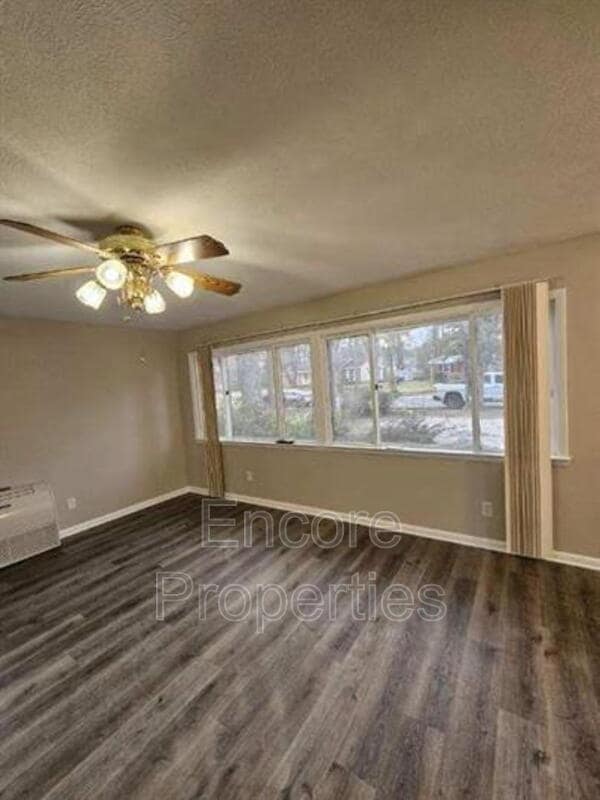 Building Photo - 901 Weiss Ave