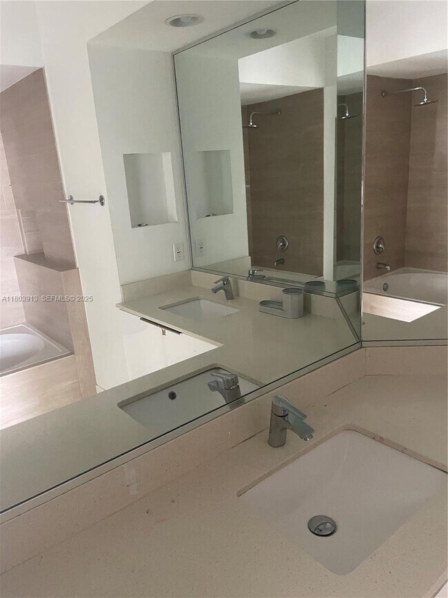 Building Photo - 3155 NE 184th St